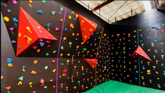 茨城県のクライミング施設「ニンジャパーク WonderGOO古河店」